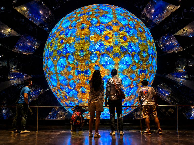 LED Sphere Display vs Projection Mapping: Which Should You Choose?