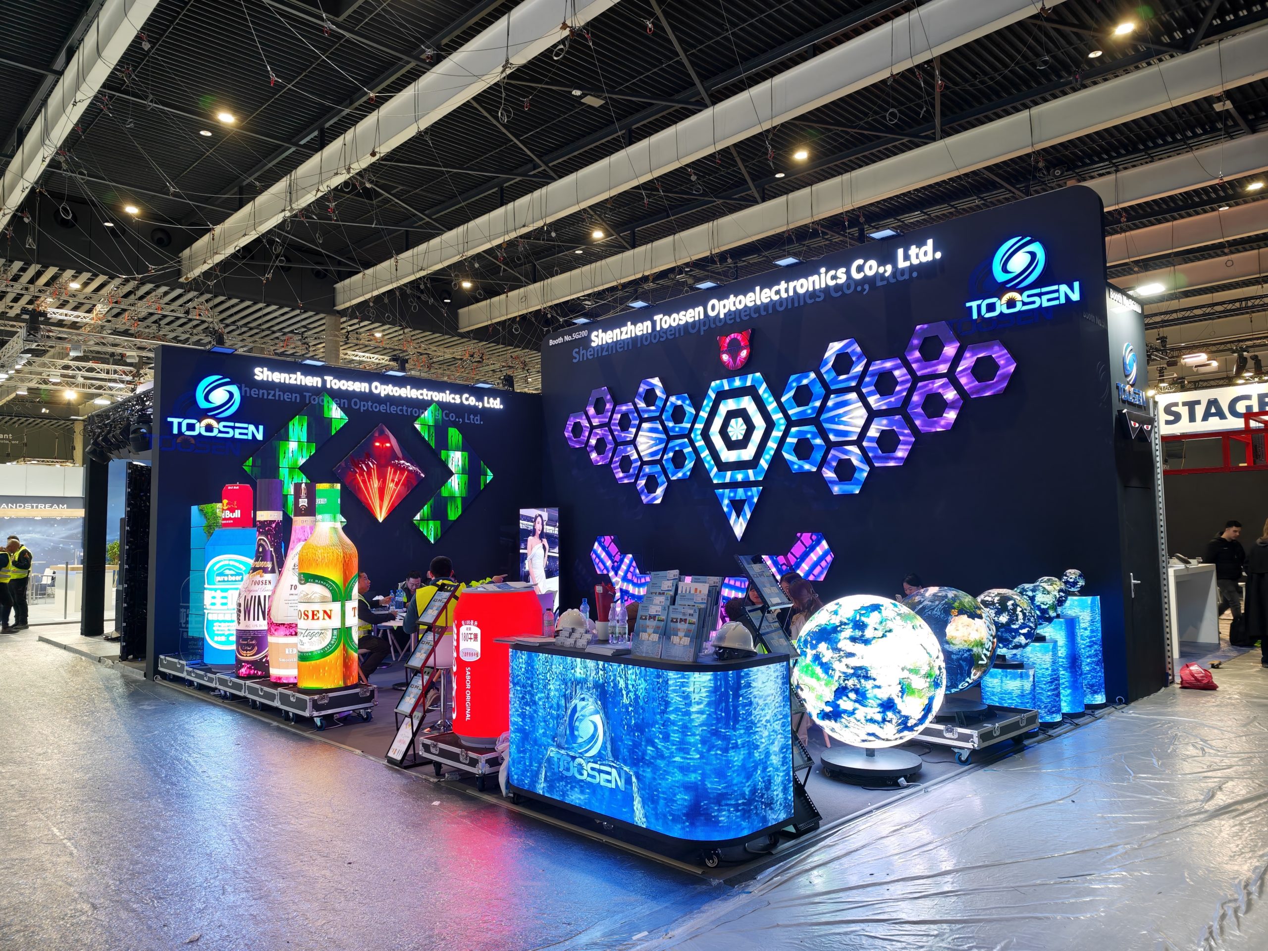 Toosen Showcases Creative Shaped LED Screens at 