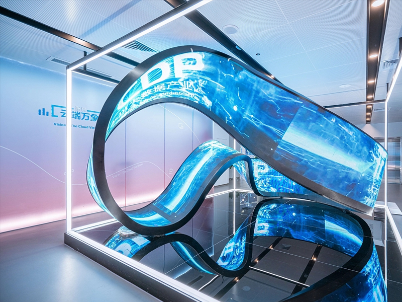Ring-Shaped LED Display Solutions for Art Galleries